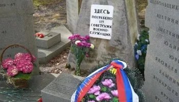 Митинг и торжественное возложение венков к памятнику